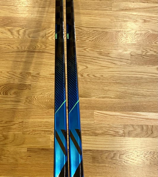 (2) Two Pack - Pro Stock Bauer Nexus Geo Hockey Sticks - RH - 82 Flex - P28M (READ DESCRIPTION)