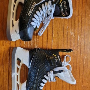 Bauer Ignite Pro Hockey Skates Extra Wide Width Size 2 (Used)