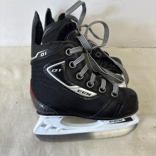 Junior Youth Size 8 CCM 01 Ice Hockey Skates