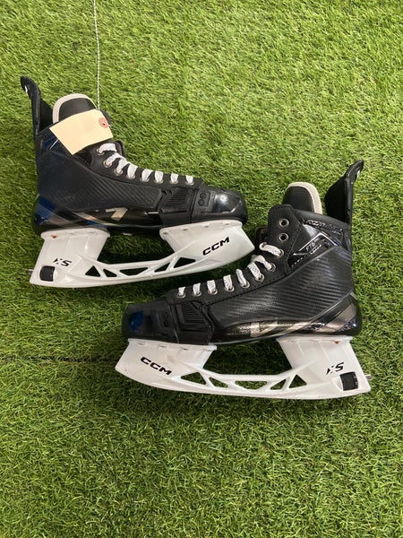 Senior CCM JetSpeed FT6 Pro Hockey Skates Wide Width Pro Stock 8.5 (Used)