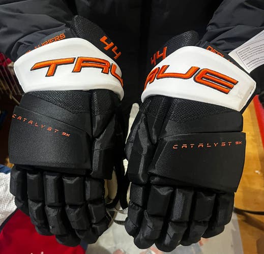Brand New Flyers Tru Catalyst 9x Pro Hockey Gloves