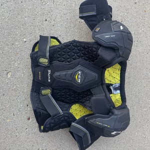 Large Junior CCM Tacks Shoulder Pads (Used)