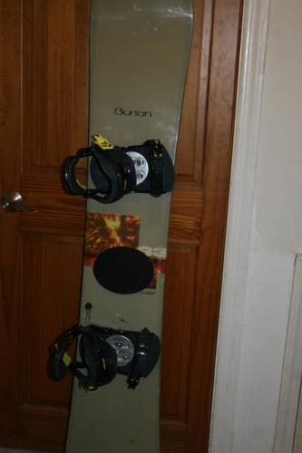 Burton Snowboard All Mountain With Ride Large Bindings 163 cm