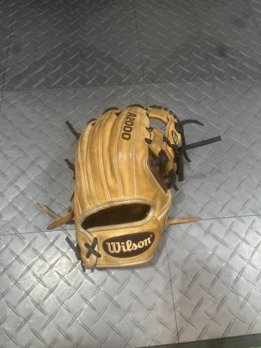Wilson A2000 RH Infield Baseball Glove 11.5" (Used)