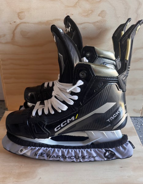 2022 CCM AS-V Hockey Skates Wide Width 10 (New)