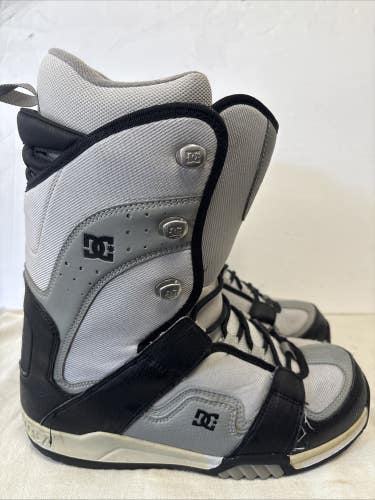 Mens Adult Size 10.5 DC Snowboard Boots.