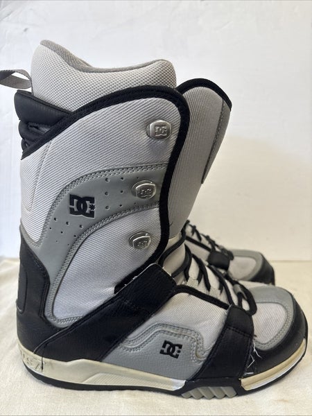 Mens Adult Size 10.5 DC Snowboard Boots.