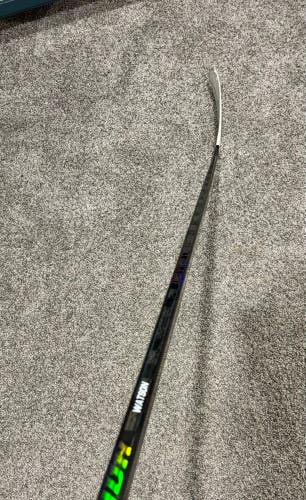 Senior Warrior Covert QR6 pro Right Hand Hockey Austin Watson Red Wings great condition p28 85flex