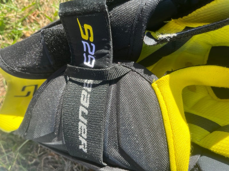 Junior Bauer Supreme S29 11" Shin Pads (Used)