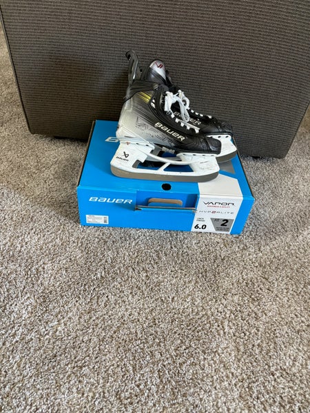 2024 Bauer Vapor Hyperlite 2 Hockey Skates Regular Width 6 (Used) Fit 2