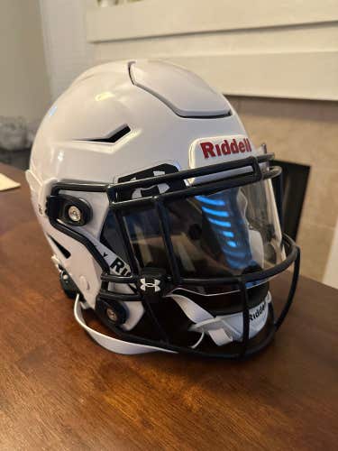 Brand New Riddell SpeedFlex Youth Football Helmet - Medium (READ DESCRIPTION)