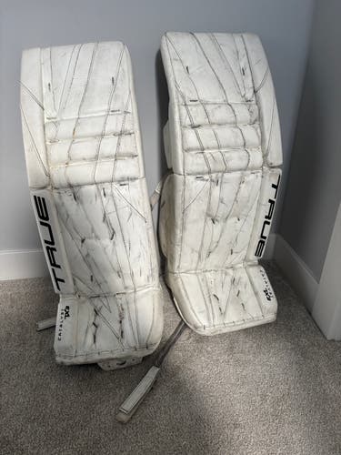 31" True Catalyst 7X3 Goalie Leg Pads (Used)