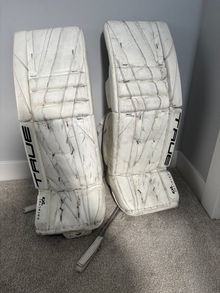 31" True Catalyst 7X3 Goalie Leg Pads (Used)