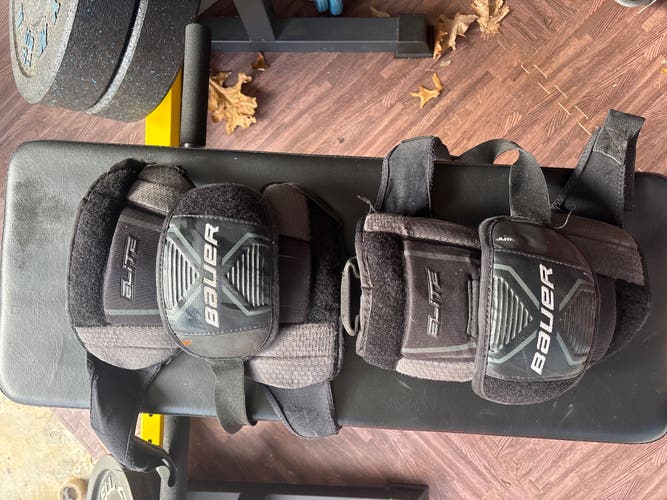 Bauer Elite knee pads int (Used)