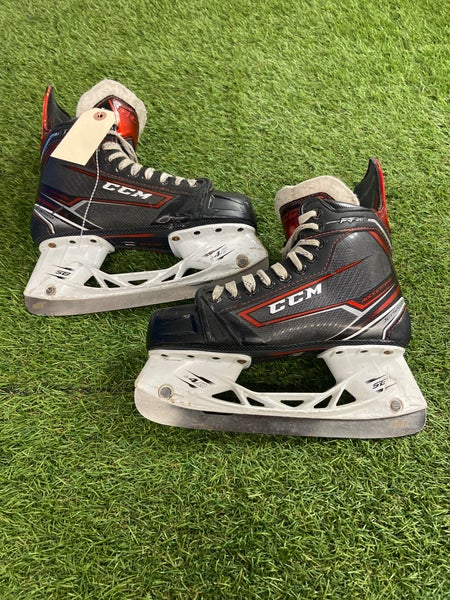 Junior CCM JetSpeed FT380 Hockey Skates Regular Width Size 5 (Used)