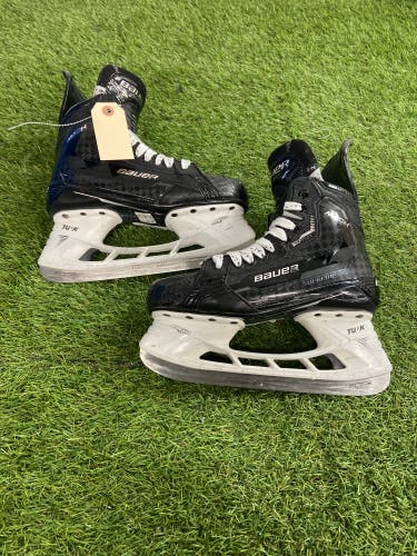 Intermediate Bauer Supreme Mach Hockey Skates 6 (Used)