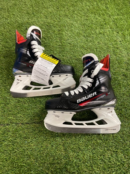 Intermediate Bauer Vapor X4 Hockey Skates Size 4 (New)