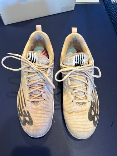 White Men's Size M 11.0 (W 12.0) Adult New Balance 4040v7 Metal (Used)