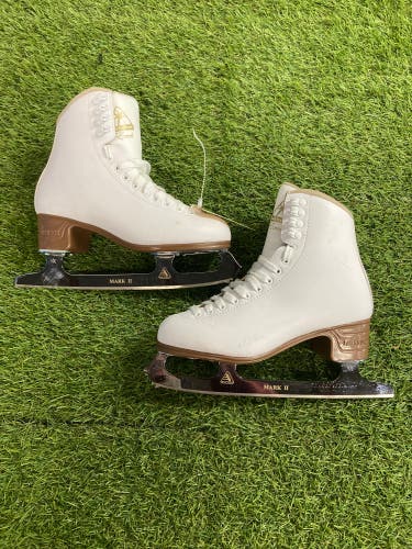 White Jackson Ultima Excel Figure Skates Adult 6 (Used)