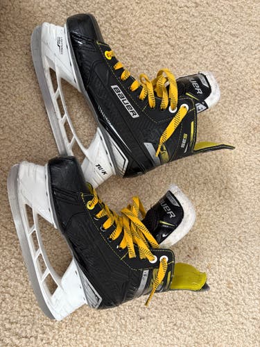 Bauer Supreme S35 Hockey Skates Regular Width Size 4.5 (Used)