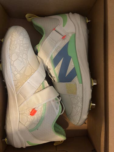 White Men's Size M 10.0 (W 11.0) New Balance Metal (New)