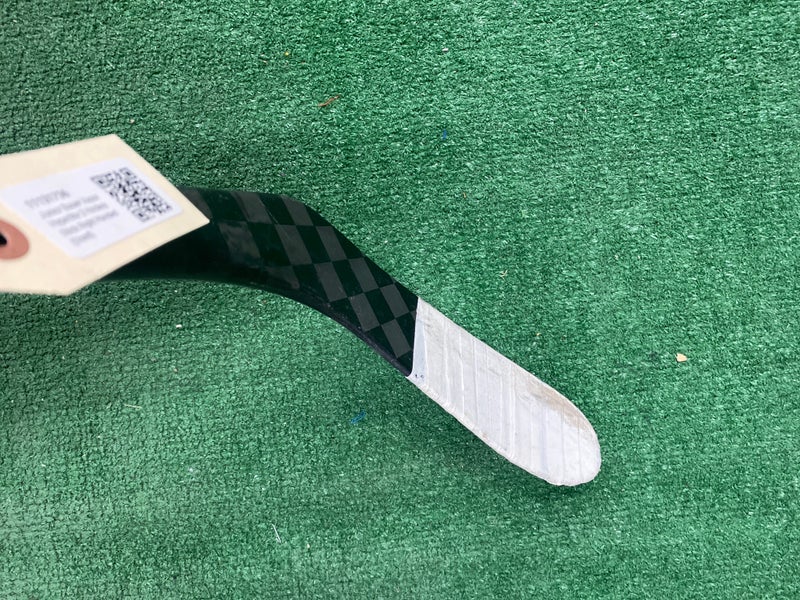 Junior Bauer Vapor Hyperlite 2 Hockey Stick Right Handed 50 Flex (Used)