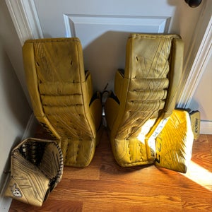 33" CCM Extreme Flex 4 Regular Goalie Full Set (Used)