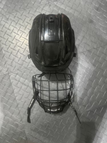 Medium Bauer Re-Akt 155 Helmet (Used)
