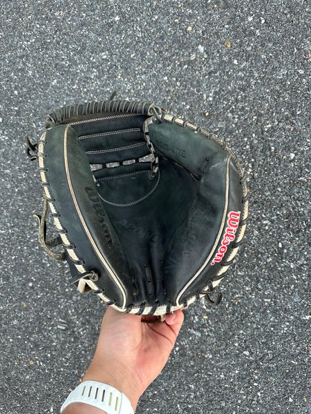 Wilson A2000 RH Catcher's Glove 33.5" (Used)