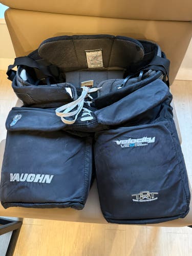 Senior Large Vaughn Velocity VE8 Pro Carbon Hockey Goalie Pants (Used)