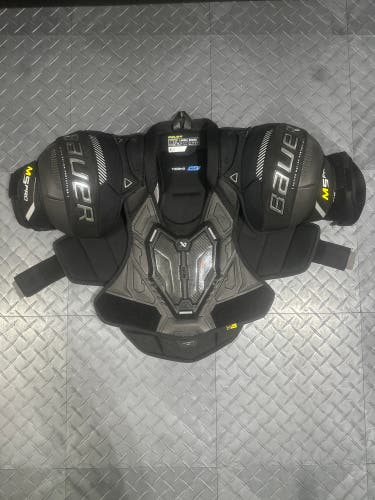 Men's Large Intermediate Bauer Supreme M5 Pro Shoulder Pads Pro Stock (Used)