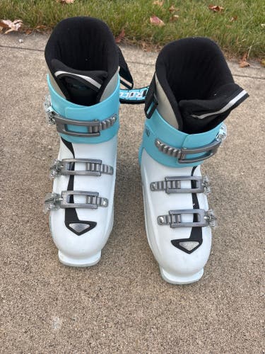 Mondo 22 & 22.5 Kid's Roces All Mountain Ski Boots (Used)