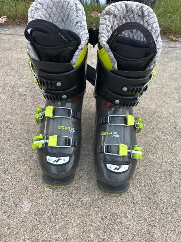 Mondo 24 & 24.5 Unisex Nordica GPX All Mountain Ski Boots (Used)