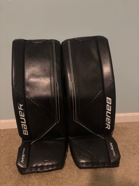 31" Medium Bauer Supreme M5 Pro Goalie Pads (Used)