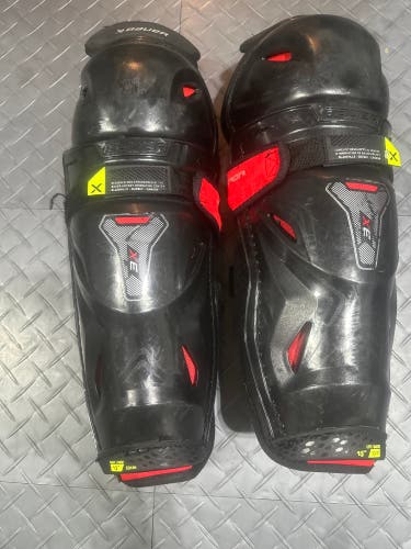 Intermediate Bauer Vapor 3X 13" Shin Pads (Used)
