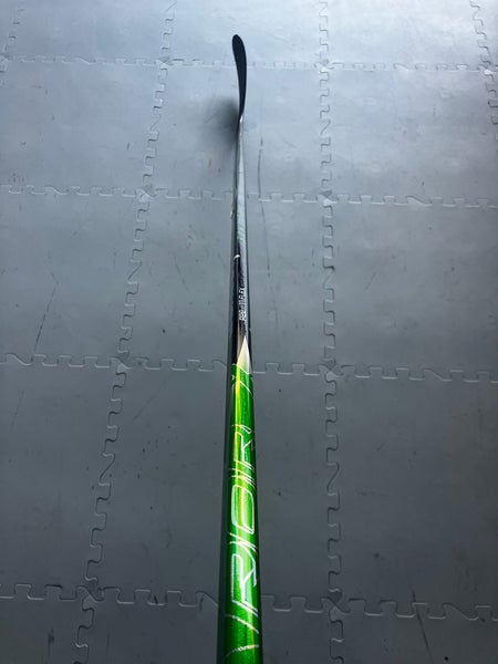 Custom Green Senior Bauer Vapor FlyLite Right Handed Hockey Stick P28 77 Flex (New)
