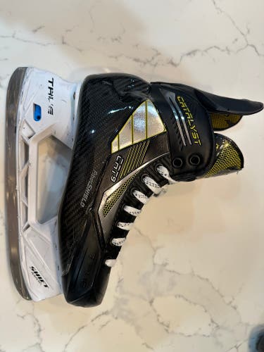 2022 True Catalyst 9 Hockey Skates Regular Width 7 (Used)