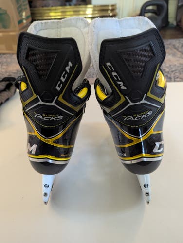 CCM Super Tacks AS3 Pro Hockey Skates Regular Width Size 3.5 (Used)