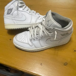 White Men's Size M 10.0 (W 11.0) Adult Air Jordan Jordan 1 mid Shoes (Used)