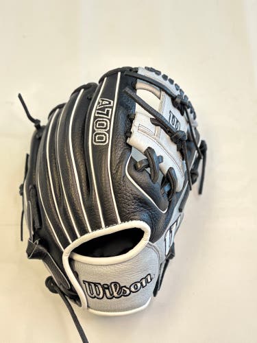 Wilson A700 RH Baseball Glove 11.25" (Used)