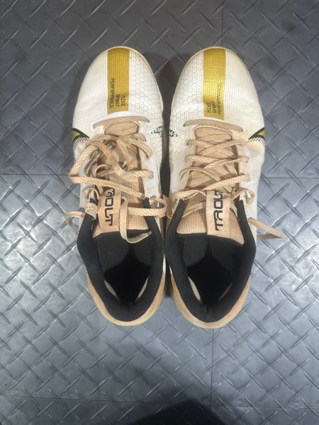 White Men's Size M 10.0 (W 11.0) Adult Nike Low Top Metal (Used)