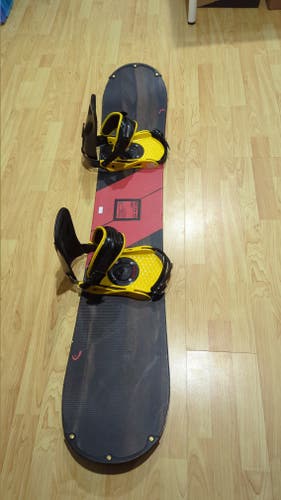 Head Rocka 4D All Mountain Snowboard, size 154 cm with Burton bindings size Large fit 10-15.