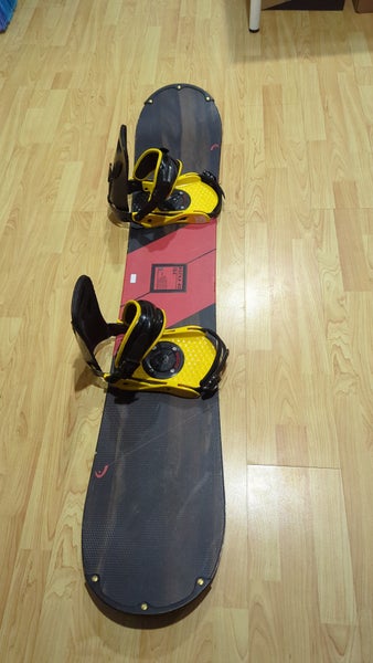 Head Rocka 4D All Mountain Snowboard, size 154 cm with Burton bindings size Large fit 10-15.