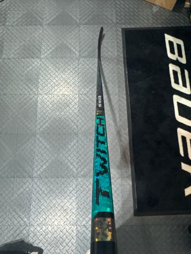 Senior Bauer Twitch Left Hand Hockey Stick P92 65 Flex (Used)
