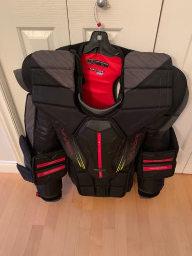 XL Bauer Vapor Hyperlite 2 Goalie Chest Protector (Used)