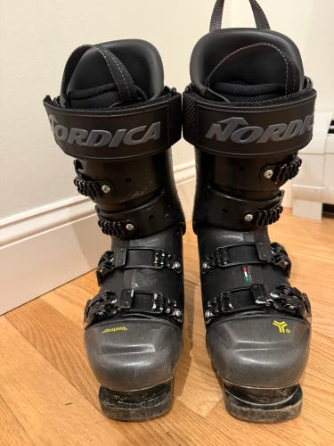 Unisex Nordica Dobermann Racing Ski Boots Medium Flex (Used)