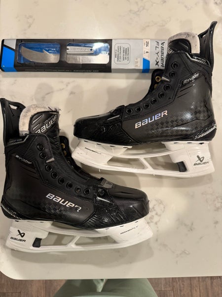 2024 Bauer Supreme Shadow Hockey Skates Regular Width 6 (Used)