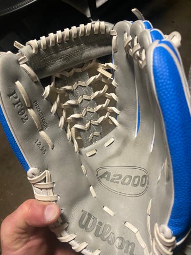 Wilson A2000 RH Outfield Baseball Glove 12.25" (New)