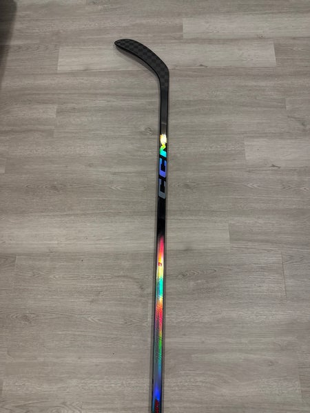 New Senior CCM JetSpeed FT8 Right Handed Hockey Stick P28 70 Flex (New)