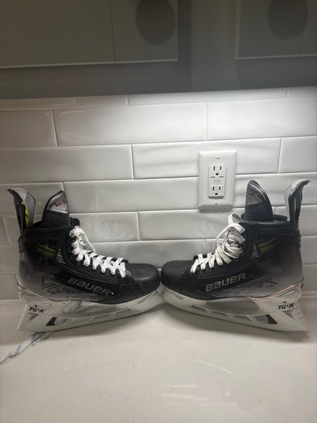 2023 Bauer Vapor Hyperlite 2 Hockey Skates 8.5 (Used)
